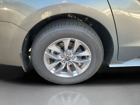 Used 2026 Toyota Sienna XLE FWD image 22