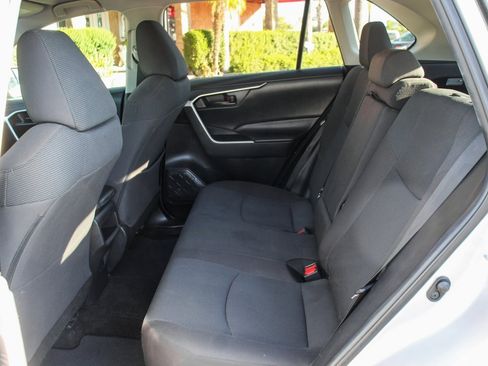 Used 2021 Toyota RAV4 LE image 33