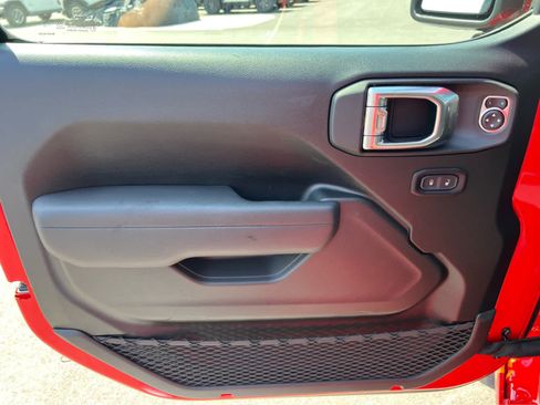 New 2025 Jeep Gladiator Sport image 10