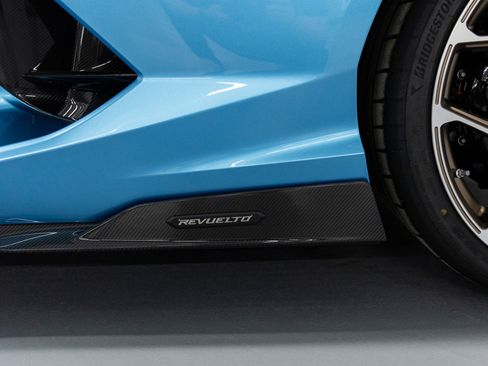 Used 2025 Lamborghini Revuelto image 27