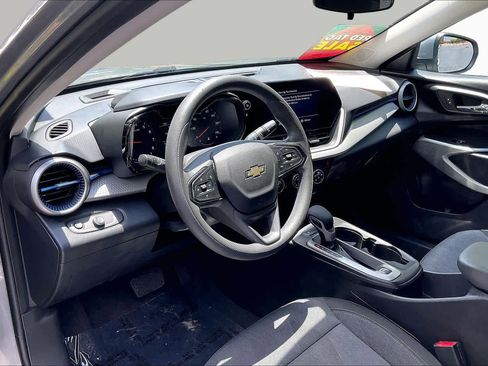 Used 2024 Chevrolet Trax LS w/ LS Convenience Package FWD image 14