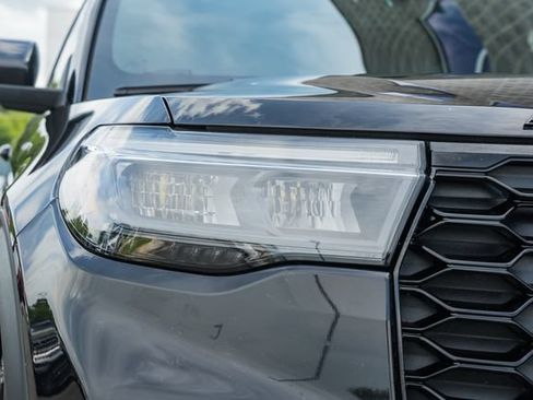 Used 2025 Ford Explorer ST-Line w/ ST-Line Street Pack AWD/4WD image 18