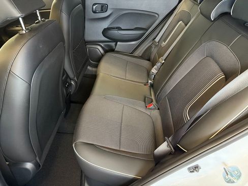 Used 2025 Hyundai Venue Limited image 20