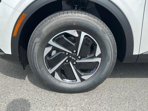 New 2025 Kia Sportage LX image 9