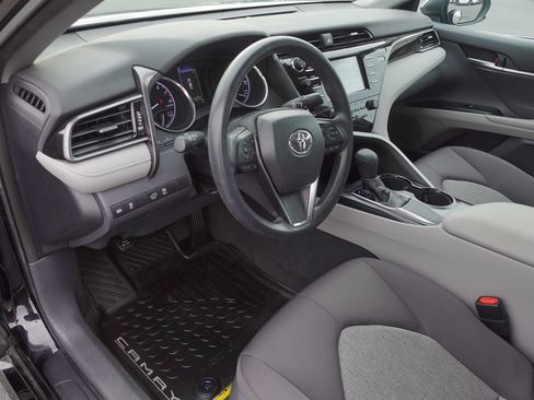 Used 2019 Toyota Camry LE FWD image 9