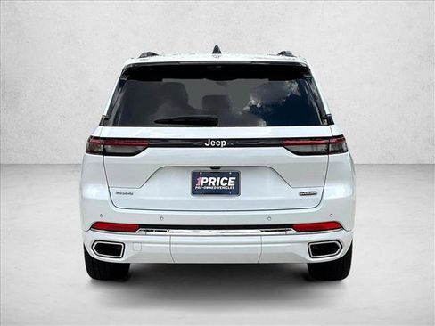 Used 2024 Jeep Grand Cherokee Overland w/ Luxury Tech Group IV AWD/4WD image 4