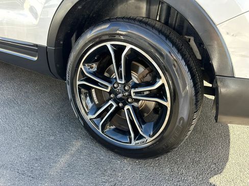 Used 2014 Ford Explorer Sport image 9