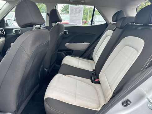 Used 2023 Hyundai Venue SEL FWD image 23