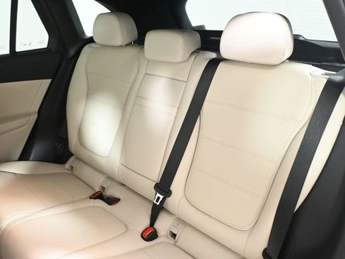 Used 2026 Mercedes-Benz GLC 300 4MATIC image 4