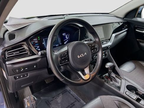 Certified 2022 Kia Niro EX image 9