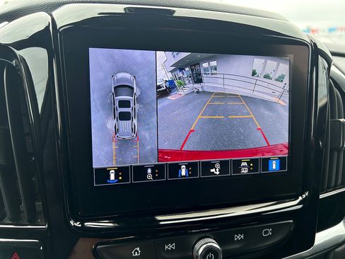 Used 2023 Chevrolet Traverse RS FWD image 22
