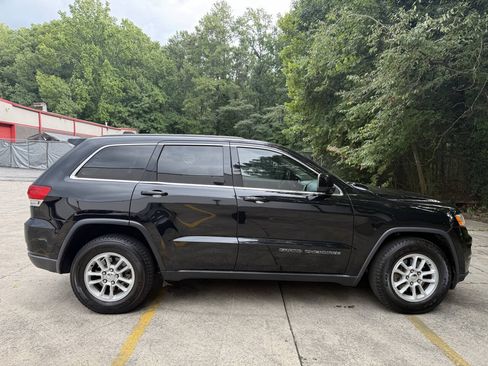 Used 2018 Jeep Grand Cherokee Laredo RWD image 9