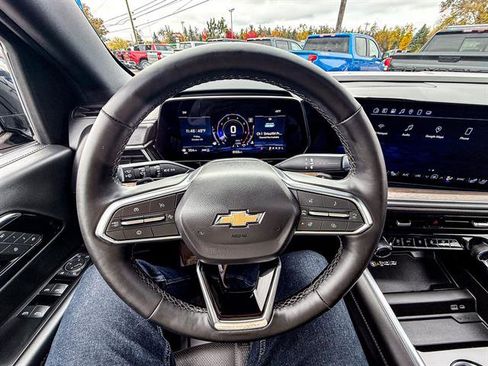 Used 2025 Chevrolet Suburban High Country image 60