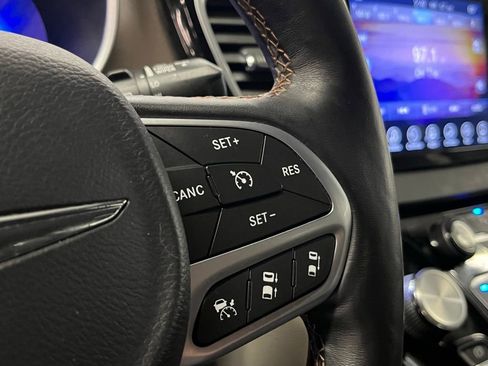 Used 2017 Chrysler Pacifica Touring-L Plus w/ Advanced Safetytec Group image 25