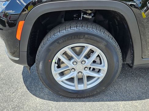New 2025 Jeep Grand Cherokee L Laredo w/ Luxury Tech Group I RWD image 9