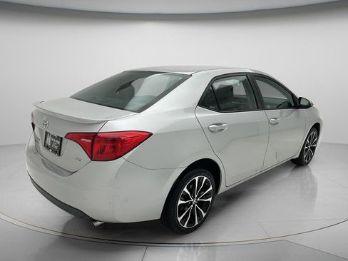 Used 2019 Toyota Corolla SE FWD image 3