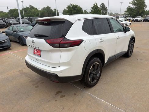 Used 2025 Nissan Rogue SV FWD image 5