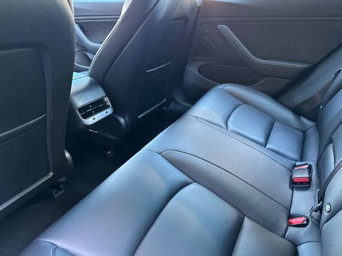 Used 2018 Tesla Model 3 Long Range RWD image 12