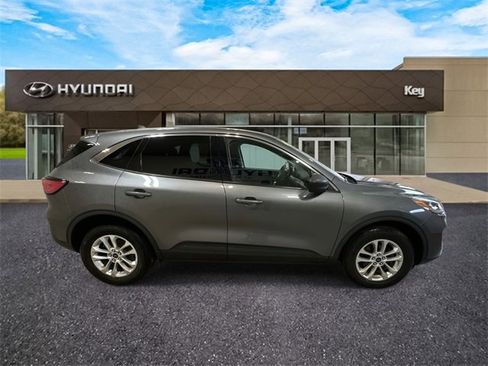 Used 2022 Ford Escape SE image 4