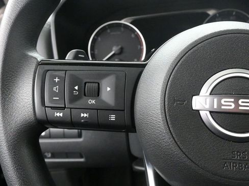 Used 2023 Nissan Rogue SV image 14