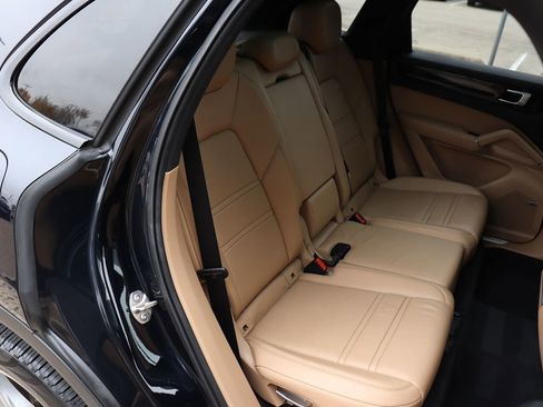 Used 2020 Porsche Cayenne image 43