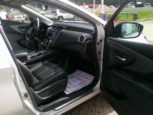 Used 2023 Nissan Murano SV image 16