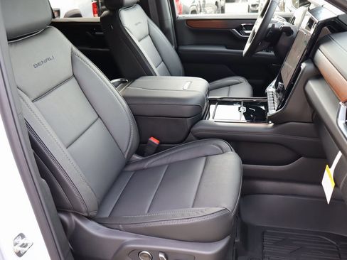 New 2026 GMC Yukon XL Denali w/ Sun & Power Step Package image 30