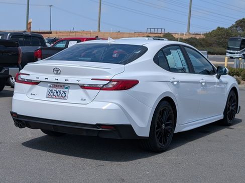 Used 2025 Toyota Camry SE FWD image 13