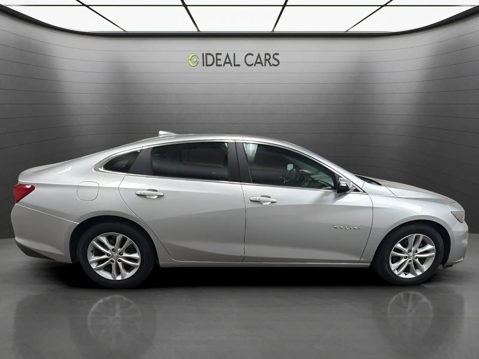 Used 2017 Chevrolet Malibu LT FWD image 4