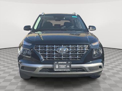 Used 2025 Hyundai Venue SEL image 2