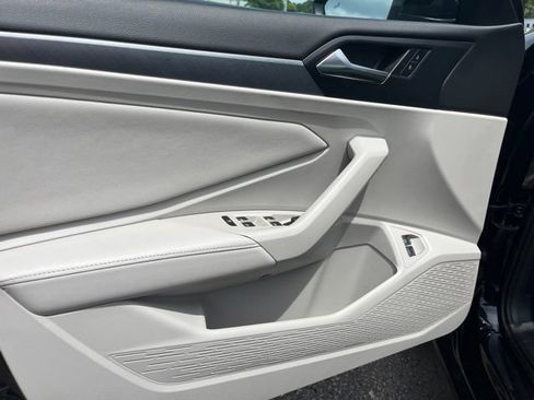 Used 2022 Volkswagen Jetta SE FWD image 17