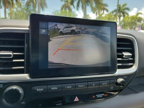 Certified 2025 Hyundai Venue SEL FWD image 22