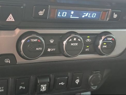 Used 2020 Toyota Tacoma Limited AWD/4WD image 18