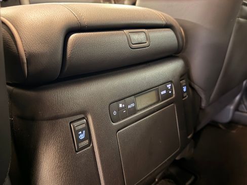 Used 2024 Nissan Armada Platinum w/ Captain's Chairs Package image 19
