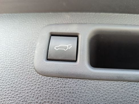 Used 2022 Toyota Highlander XLE AWD/4WD image 15