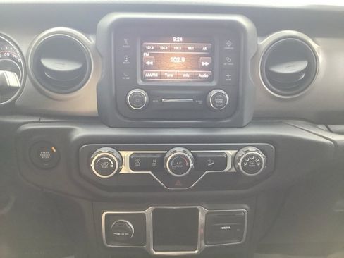 Used 2018 Jeep Wrangler Unlimited Sport image 34