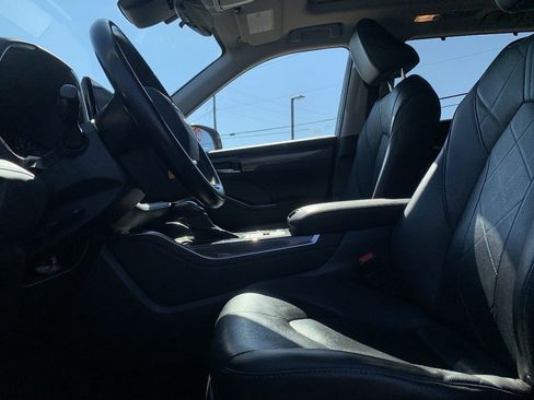 Used 2020 Toyota Highlander Limited Platinum image 16