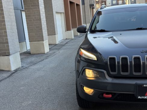 Used 2016 Jeep Cherokee Trailhawk image 10