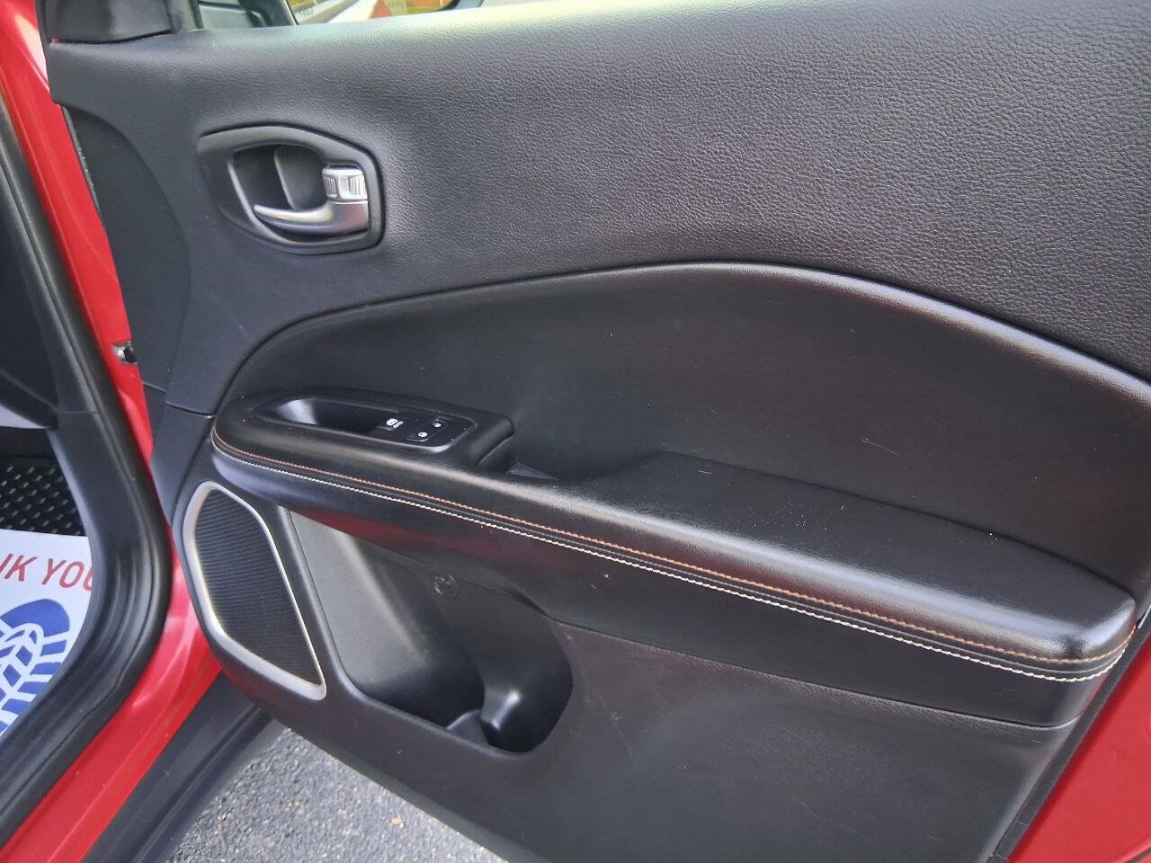 Used 2020 Jeep Compass Latitude AWD/4WD image 16