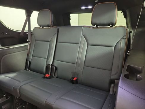 Used 2025 GMC Yukon XL AT4 w/ AT4 Premium Package AWD/4WD image 14