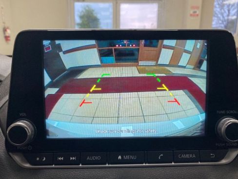 Used 2025 Nissan Sentra SV image 31