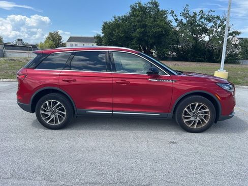 Used 2022 Lincoln Corsair FWD image 2