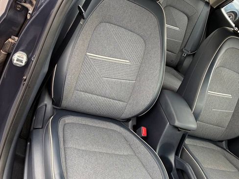 Used 2021 Hyundai Venue FWD image 19