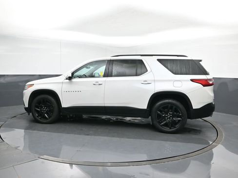 Used 2021 Chevrolet Traverse LT image 3