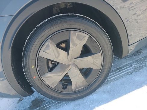 Used 2023 Toyota Prius LE image 10