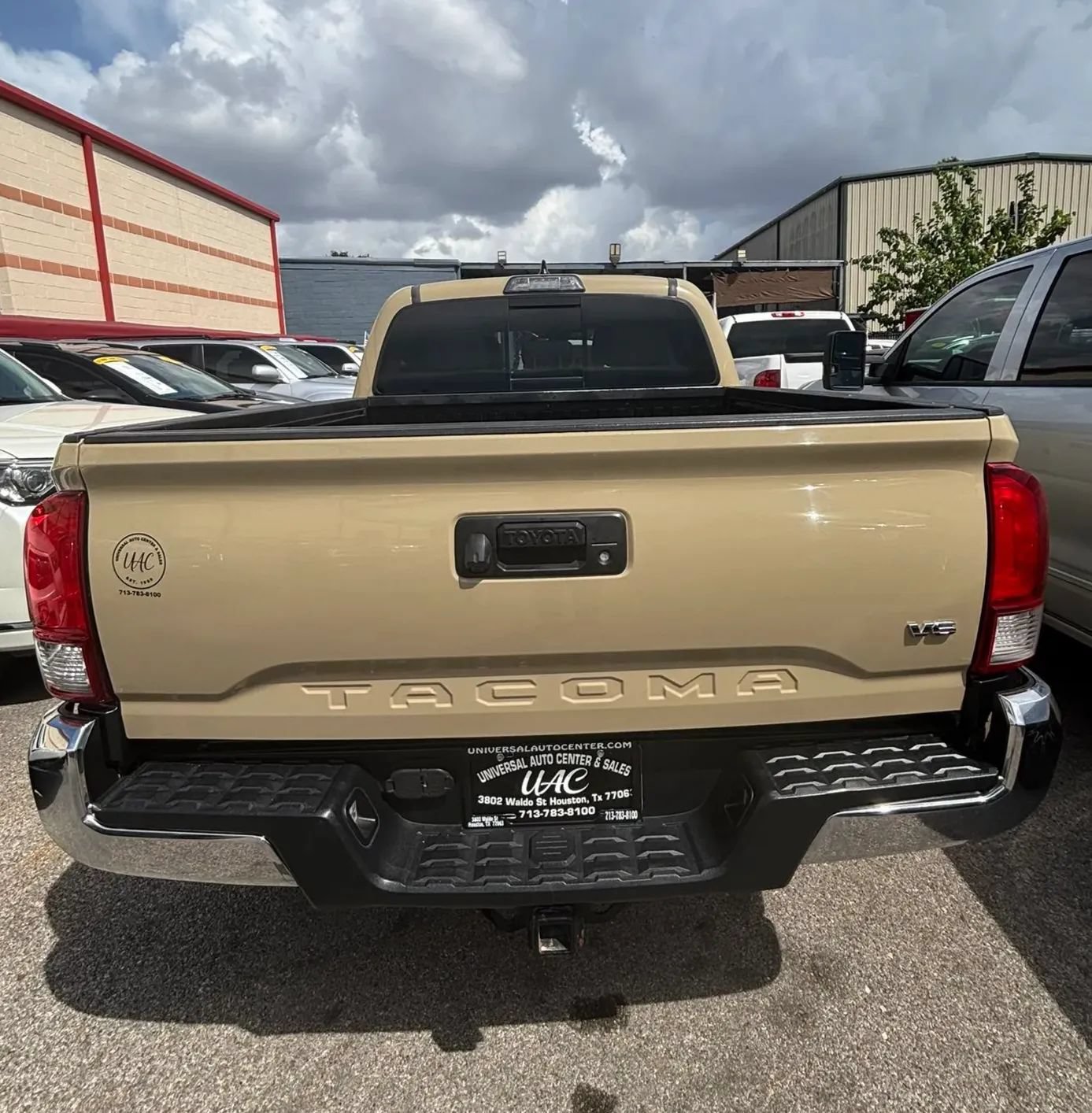 Used 2018 Toyota Tacoma SR5 RWD image 6