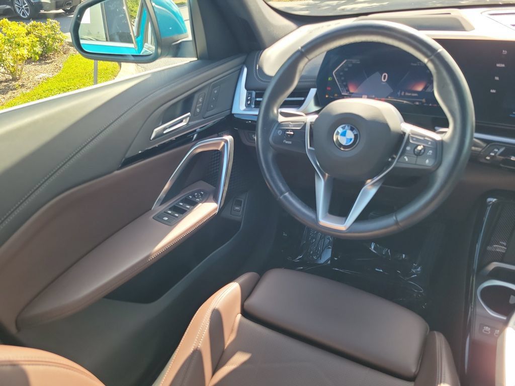 Used 2025 BMW X1 xDrive28i AWD/4WD image 16