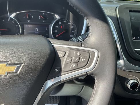 Used 2022 Chevrolet Equinox LT image 3