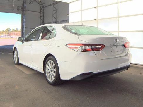 Used 2020 Toyota Camry LE FWD image 9