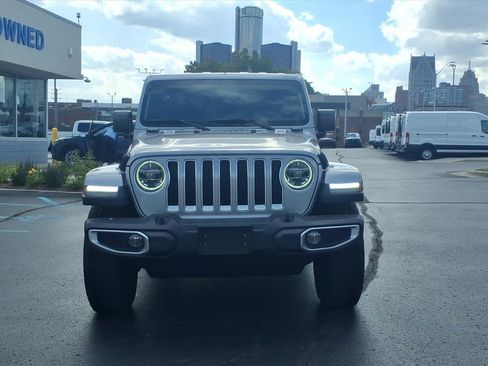 Used 2018 Jeep Wrangler Unlimited Sahara image 2